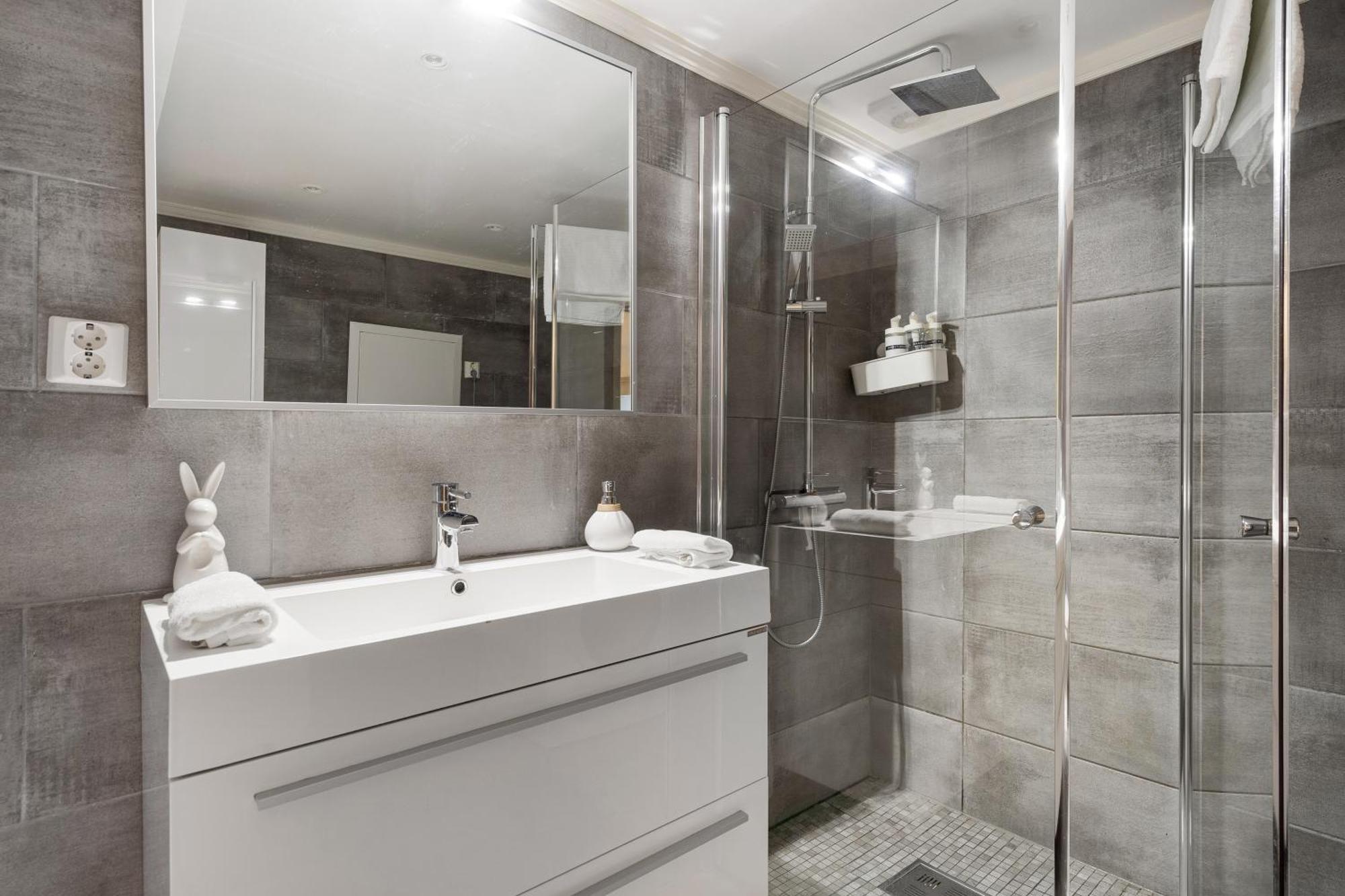 Solsiden Modern Stay: King Beds, Private Entry Trondheim Exterior foto