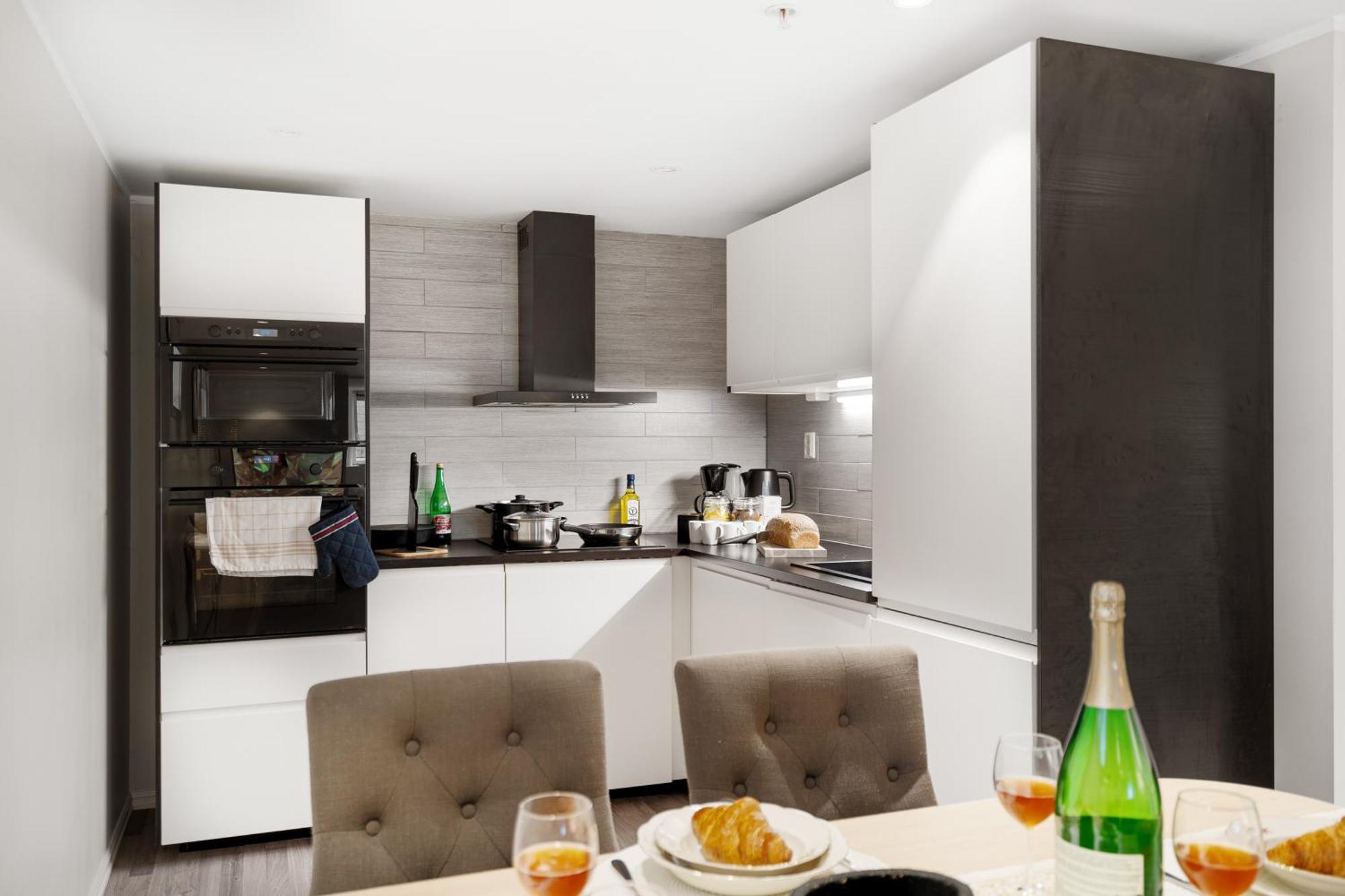 Solsiden Modern Stay: King Beds, Private Entry Trondheim Exterior foto